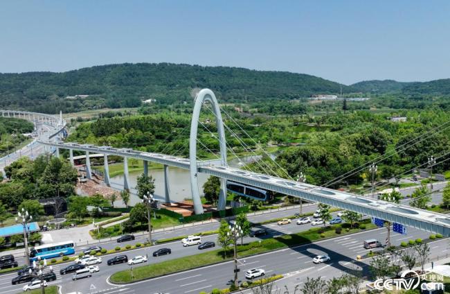 武漢光谷空(kong)軌列車試車