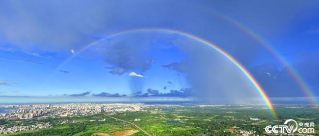 海口(kǒu)上空現(xian)雙彩虹(hóng)景觀