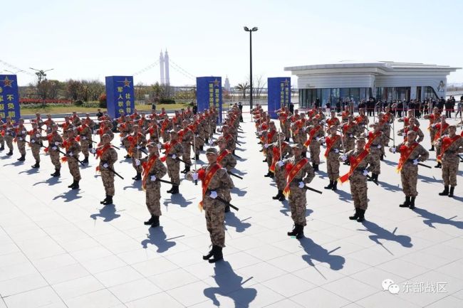 威武！這些新(xīn)兵入伍時獲(huo)贈“從戎之劍(jian)”！