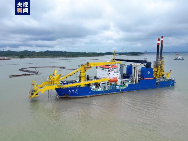 “天鲸号”投入平(ping)陸運河建設施工(gōng)