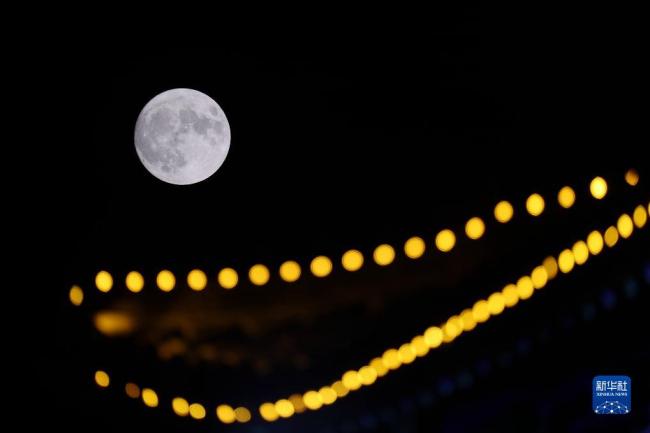 “超級月(yuè)亮”現身(shēn)天宇