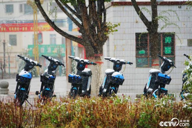 甘(gan)肅酒泉：立夏飛雪(xuě)