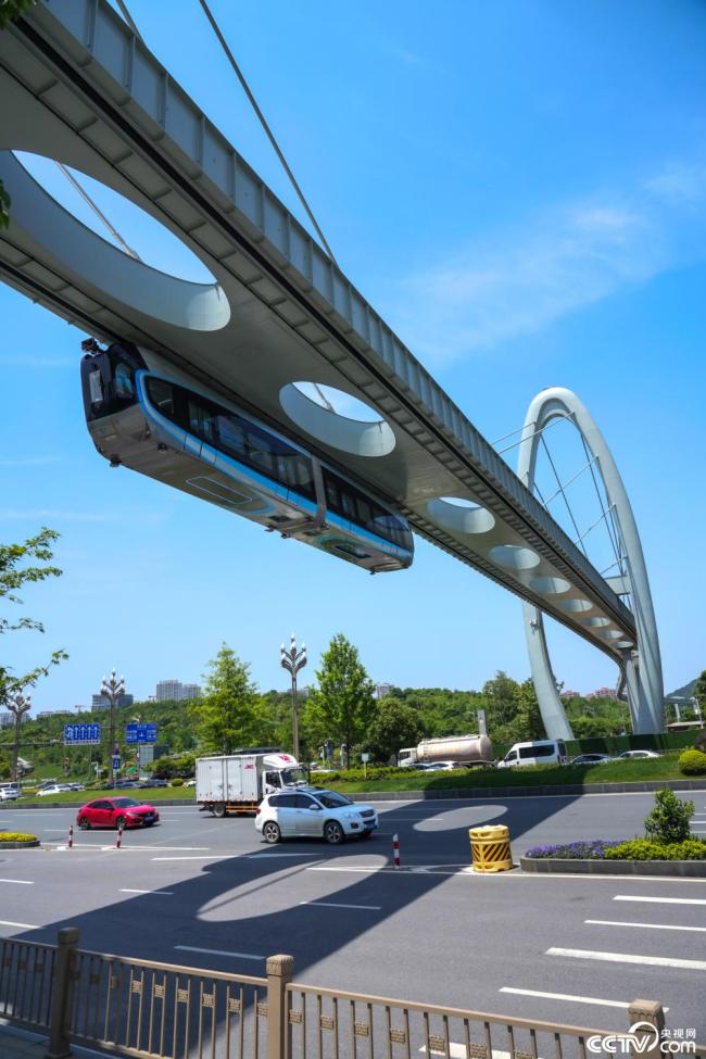 武(wu)漢光谷空軌列車(che)試車