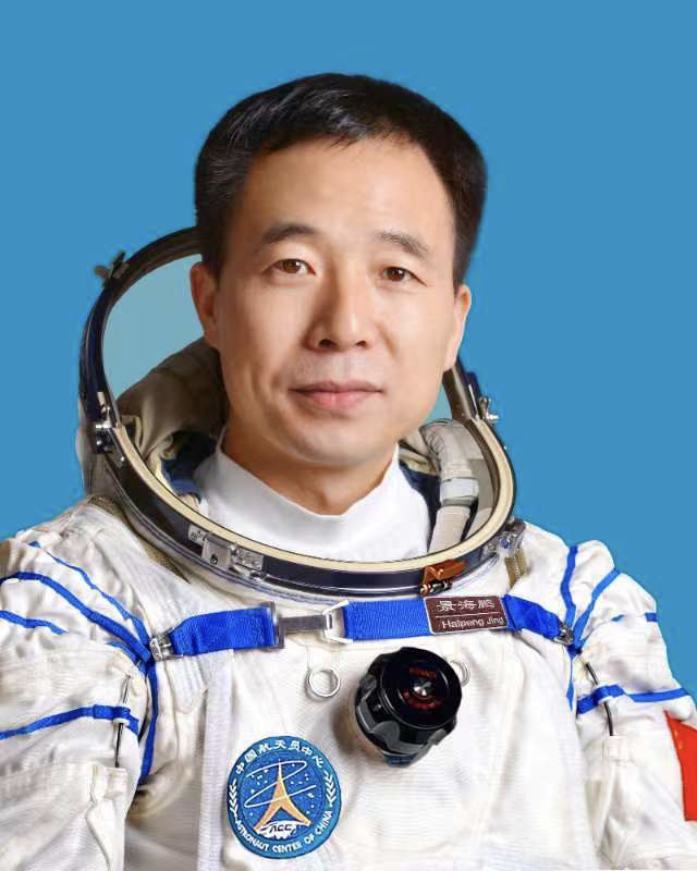 明日出(chū)征！神舟十(shi)六号航天(tiān)員乘組确(que)定