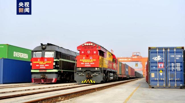 南昌(chang)國際陸港三列外(wai)貿班列同時開行(háng)