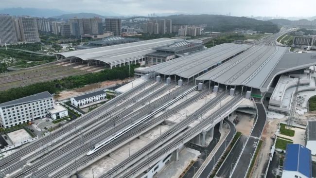 我國首條設計(ji)時速350公裡的跨(kuà)海高鐵開始試(shì)運行！