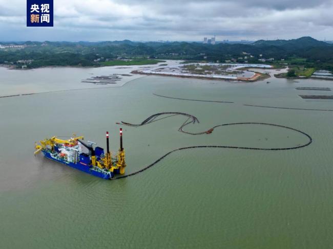 “天鲸号”投入(ru)平陸運河建設施(shī)工